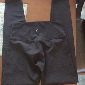 Zyia Black Brilliant Hi Rise Legging 28”. Size 6-8